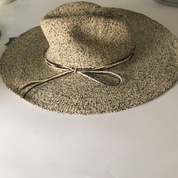 Hat 👒 - Picture 2 of 4